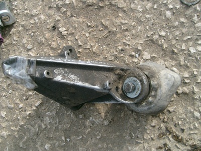 8D0399113AG passat b5 fl 1 , 9 tdi 6b лапа коробка переключения передач кпп левая