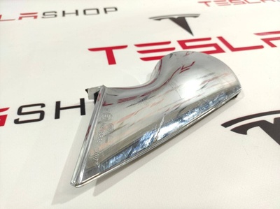 2177.3004 Накладка зеркала наружного нижняя правая Tesla Model X 2018