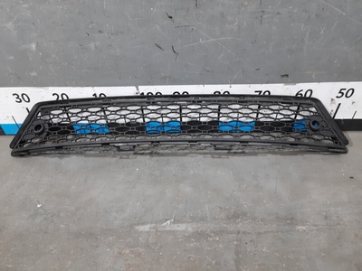30744523 Решетка в бампер центральная Volvo XC70
