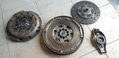 059105266R колесо двухмассовый audi a6 c6 a4 b7 3.0 tdi