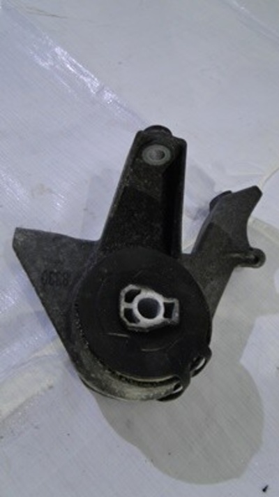 Лапа подушка кпп captiva 2.2d x00761a