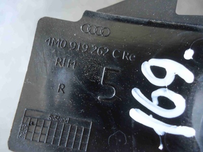4M0919262C Заглушка (решетка) в бампер Audi Q7 2016