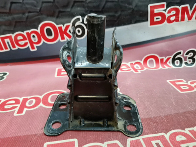 8P0807134A кронштейн усилителя бампера Audi A3 8P 2004