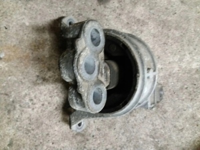 Подушка двигателя лапа astra г zafira а 90575772