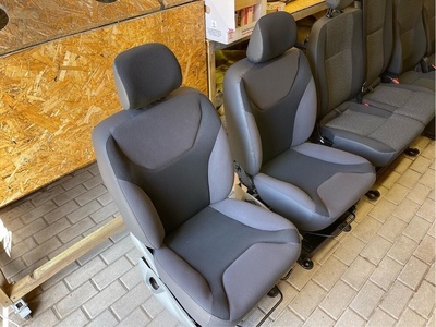 Opel vivaro кресло правая