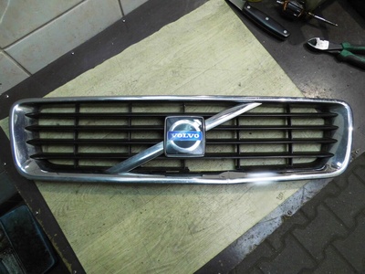 30657194 volvo c30 06 - 09 решетка радиатора