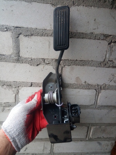 8928152021 corolla verso ii 04 - 09 педаль газа eu