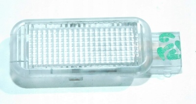 LAMPKA OŚWIETLENIA WNĘTRZA GOLF IV 3B0947415