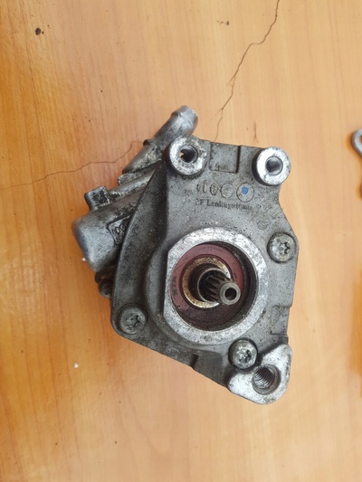 4E0145156D POMPA WSPOMAGANIA AUDI A8 D3 4.2 TDI