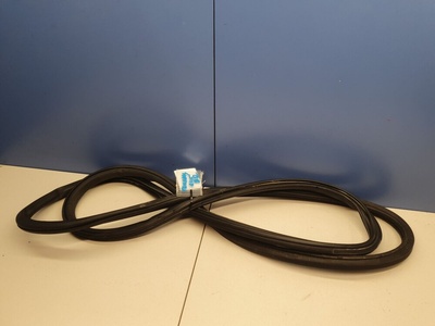 7L0839911E Уплотнитель двери задней правой Volkswagen Touareg 2002-2010
