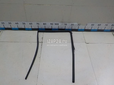 8367562J00 Уплотнитель стекла двери Suzuki Swift (2004 - 2010)