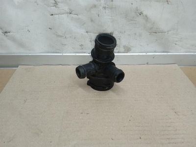 4F0122293A Фланец (тройник) системы охлаждения Audi Q5 8R 2011