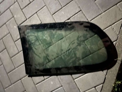 Стекло кузовное боковое левое Renault Megane 1 1999