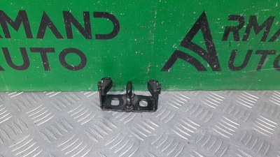 905702697R петля замка двери багажника Renault Duster 1 2010-2021