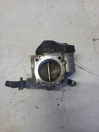 06B133062F дросельная заслонка audi a4b5 1.6 b