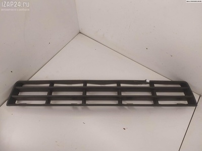 1J0853677 Решетка (заглушка) в бампер Перед. Volkswagen Golf-4 1998