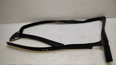 1Z0837432C Уплотнитель стекла двери передней правой skoda Octavia (A5 1Z-) 2004-2013