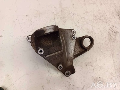8D0399114S Кронштейн КПП Audi A6 C5 (S6,RS6) 2001