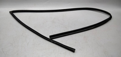 BP4K59605B Уплотнитель стекла двери передней левой mazda 3 (ВК) 2002-2009