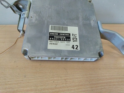 8966105420 avensis t22 2.0 d4d блок управления двигателя