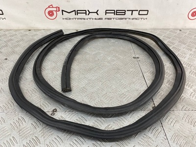 7L6827705K уплотнительная резинка крышки багажника (двери) Volkswagen Touareg 7L6, 7L7, 7LA 2003 (2002-2010) , <strong>-Б/У Детали сняты с АВТОМОБИЛЯ</strong>