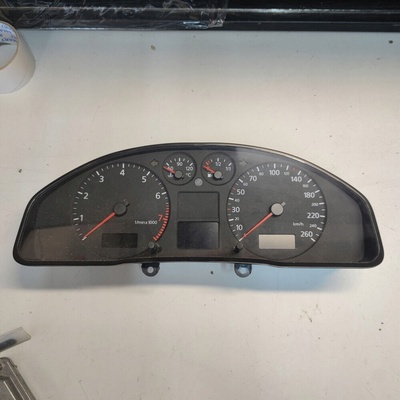 8D0920901D audi a4 b5 fl спидометр x