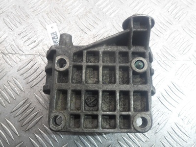 059903143K Кронштейн генератора Volkswagen Phaeton (3D) 2002 - 2010 2006 ,