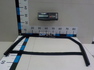 LR084159 Уплотнитель стекла двери Land Rover Range Rover Sport 2013