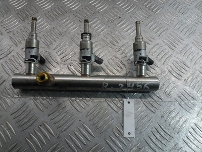 06E130090T Топливная рампа Audi A4 B8 (8K2) рестайлинг 2012 - 2015 2014 , 06E036P