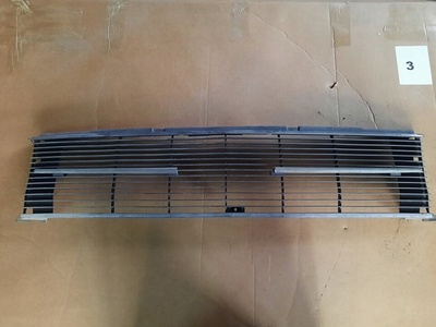 823853653 2251 / 2 решетка радиатора audi 80 b1 1976 - 1978 r