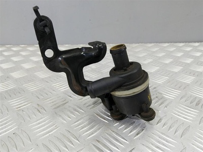 6R0965561A Насос антифриза дополнительный Skoda Rapid 2015