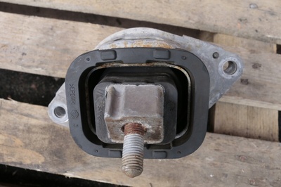 KKB500740 подушка двигатель range rover 3.6
