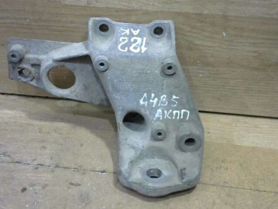 8D0399108E Кронштейн КПП Audi A4 B5 (S4,RS4) 1999