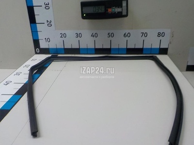 823304EA1A Уплотнитель стекла двери Nissan Qashqai (J11) 2014