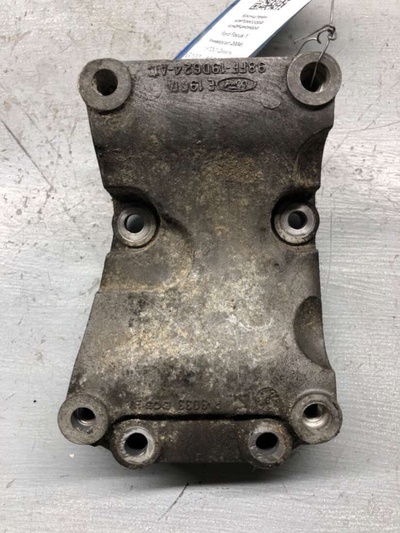 98FF19D624AC Кронштейн компрессора кондиционера Ford Focus 1 2004 98FF-19D624-AC