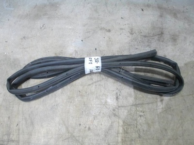 1495864 Уплотнитель двери передней правой Ford Focus II 2005-2008 2007