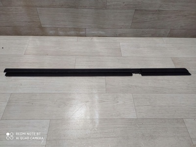 A2137350865 уплотнитель дверь стекло правая задняя w213