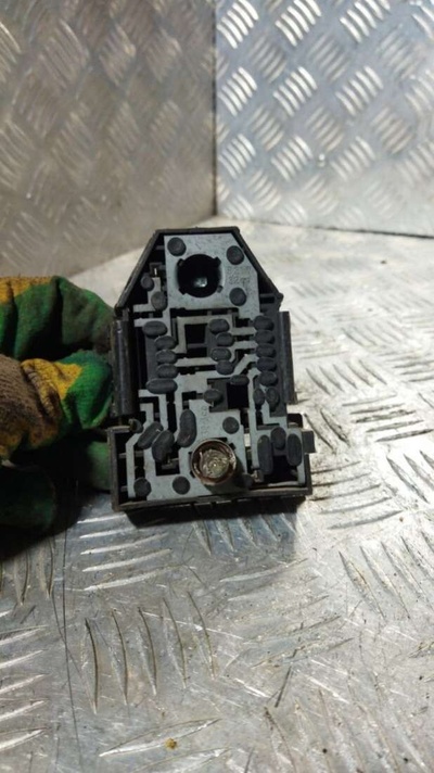 333945257 Панель (плата) фонаря заднего левого Volkswagen Passat B3 1991