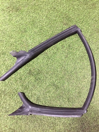 4G8845695H уплотнитель двери Audi RS7 C7 2014