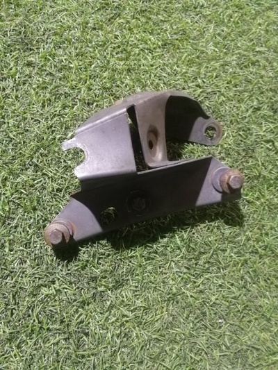 4G8821136D Кронштейн крыла Audi RS7 C7 2015 , 4G8821136
