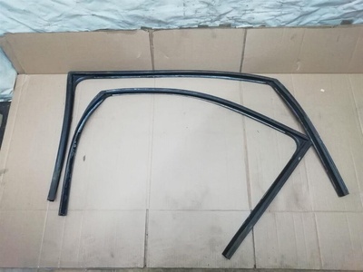 4L0837439 Направляющая стекла Audi Q7 4L 2006 ,4L0837440