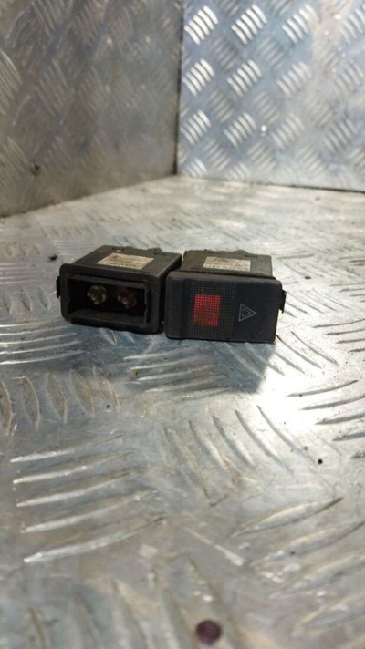 4A0941509 Кнопка аварийной сигнализации Audi 80 B4 1994