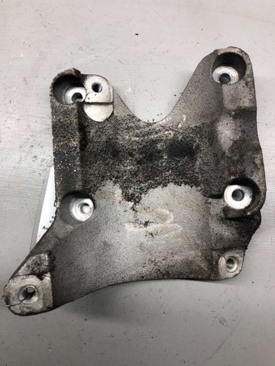 078260835E Кронштейн компрессора кондиционера Audi A6 C4 (S6,RS6) 1997
