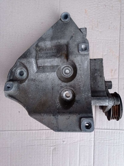 06B260885D Кронштейн компрессора кондиционера Audi A4 B5 (S4,RS4) 2000