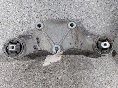 8E0599287B Кронштейн ЗАДНИЙ. полный привод. Audi A6 4B/C5 1999 ,8E0599287D