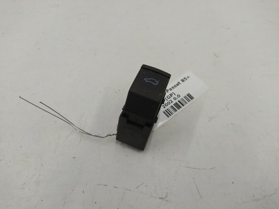 1J0959831A Кнопка открытия багажника Volkswagen Passat B5+ (GP) 2002