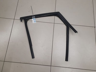 8U0839439 Уплотнитель стекла двери задний левый Audi Q3 8U 2012-2018