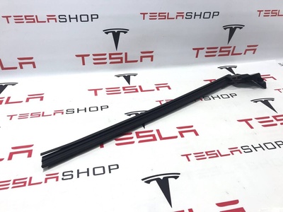 109049600E Уплотнитель стекла внутренний двери передний правый Tesla Model 3 2020 1090496-00-E