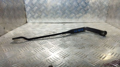 893955407C Щеткодержатель (поводок стеклоочистителя, дворник) Audi 80 B4 1994
