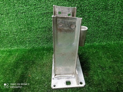 8K0807134C кронштейн усилителя переднего бампера Audi A4 (B8) (2007-2015)